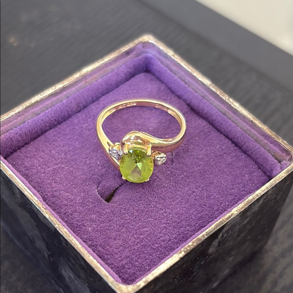 Vintage 14K gold ring with oval peridot gemstone and diamond accents